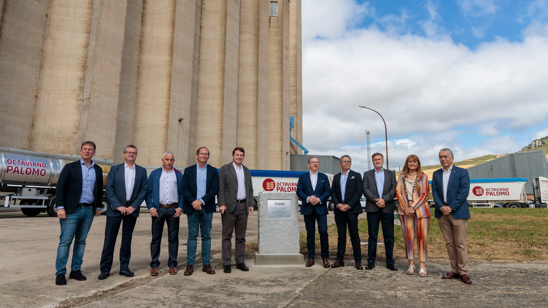 Mañueco visita el silo de Pancorbo junto a Gerardo Dueñas, Borja Suárez, Francisco Vázquez, Luis Domingo González y Pedro Palomo, entre otros
