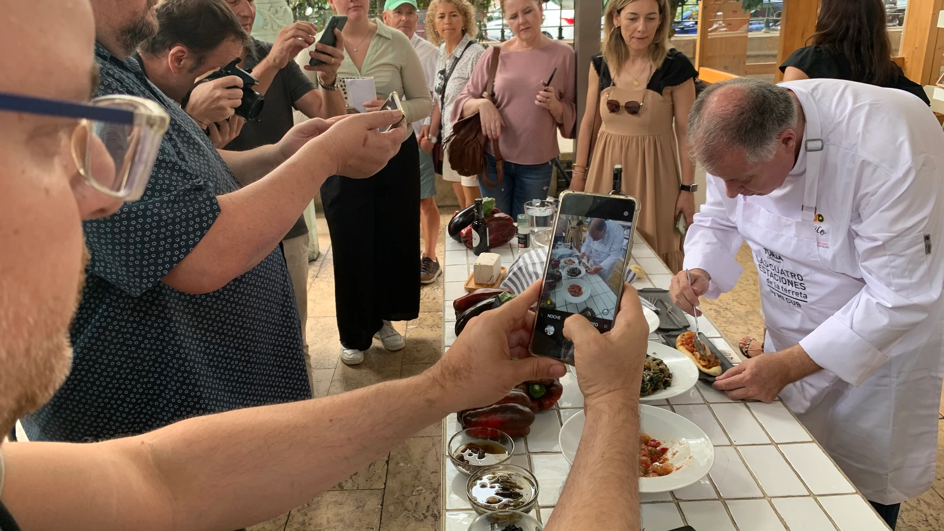 Exhibición de cocas del conocido Pepe Cotaina que además de maestro coquero es un estudioso de la cocina popular