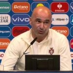 Atacan a Cristiano Ronaldo en rueda de prensa y Roberto Martínez retrata al periodista