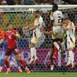 Füllkrug cabecea el gol del empate de Alemania ante Suiza