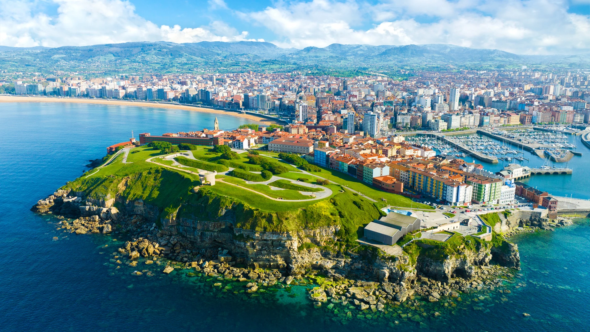 Vista aérea de la ciudad de Gijón