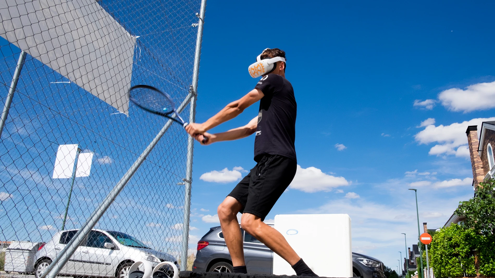 La escuela de tenis de Santa Marta de Tormes trabaja con terapias visuales, auditivas o motoras para mejorar la calidad de vida de personas con discapacidad o movilidad reducida