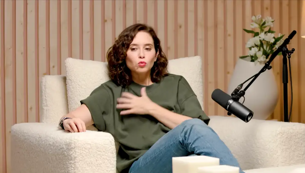 Isabel Díaz Ayuso mantuvo una íntima charla con la diseñadora