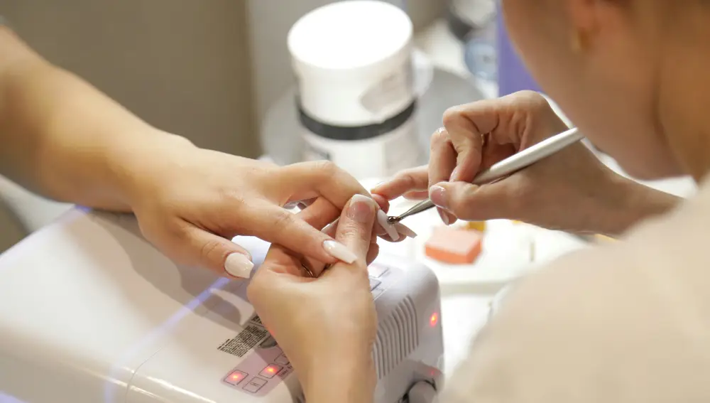 Hacerse la manicura con regularidad puede ayudar a no morderte las uñas