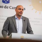 AMPL.- Defensa vuelve a negar a Canarias la cesión de espacios para la acogida de menores migrantes