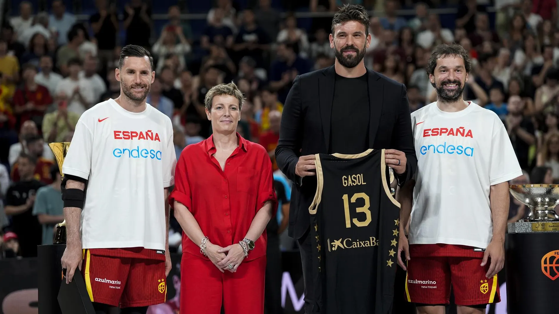 Marc Gasol, acompañado por Rudy, Elisa Aguilar y Llull