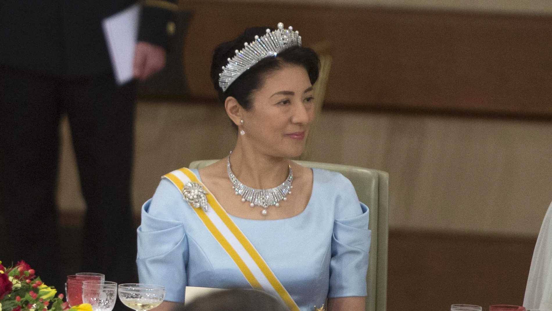 La emperatriz Masako de Japón con su parure de perlas en la cena de gala de 2017 del viaje de Estado de Los Reyes Felipe VI y Letizia a Japón