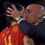 El "piquito" de Luis Rubiales a Jennifer Hermoso