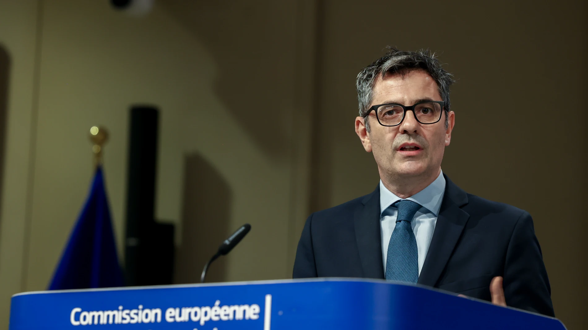 El ministro de Presidencia, Justicia y Relaciones con las Cortes, Félix Bolaños, durante una rueda de prensa tras la firma del acuerdo para la renovación del CGPJ, en el Parlamento Europeo, a 25 de junio de 2024, en Bruselas (Bélgica). Bolaños y Pons han mantenido una reunión con la vicepresidenta de la Comisión Europea en la que han llegado a un acuerdo para desbloquear el Consejo General del Poder Judicial (CGPJ), cuyo mandato lleva más de cinco años y medio caducado 25 JUNIO 2024 Comisió...