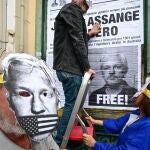 FreeAssangeNapoli network celebrate in Naples Assange's return to Australia