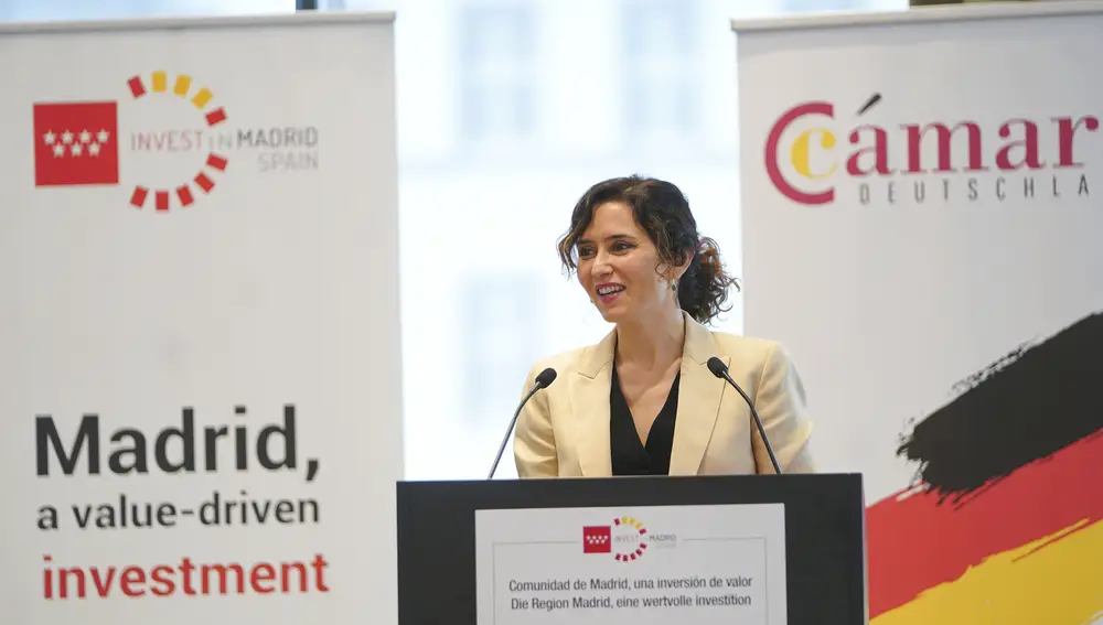 FRÁNCFORT (ALEMANIA), 25/06/2024.- La presidenta de la Comunidad de Madrid, Isabel Díaz Ayuso, se ha mostrado satisfecha tras haber presentado el lunes en Múnich y este martes en Fráncfort su modelo de gestión como clave del éxito económico que vive la región de la capital de España. "Nos vamos con buenas sensaciones", dijo la presidenta madrileña en un encuentro en Fráncfort, en el oeste de Alemania, con empresarios y directivos españoles y alemanes en el que la jefa del Ejecutivo madrileño ha defendido su gestión y las ventajas de la inversión extranjera en Madrid. EFE/COMUNIDAD DE MADRID PRENSA SOLO USO EDITORIAL/ SOLO USO PERMITIDO PARA ILUSTRAR LA NOTICIA QUE ACOMPAÑA/ (CRÉDITO OBLIGATORIO)