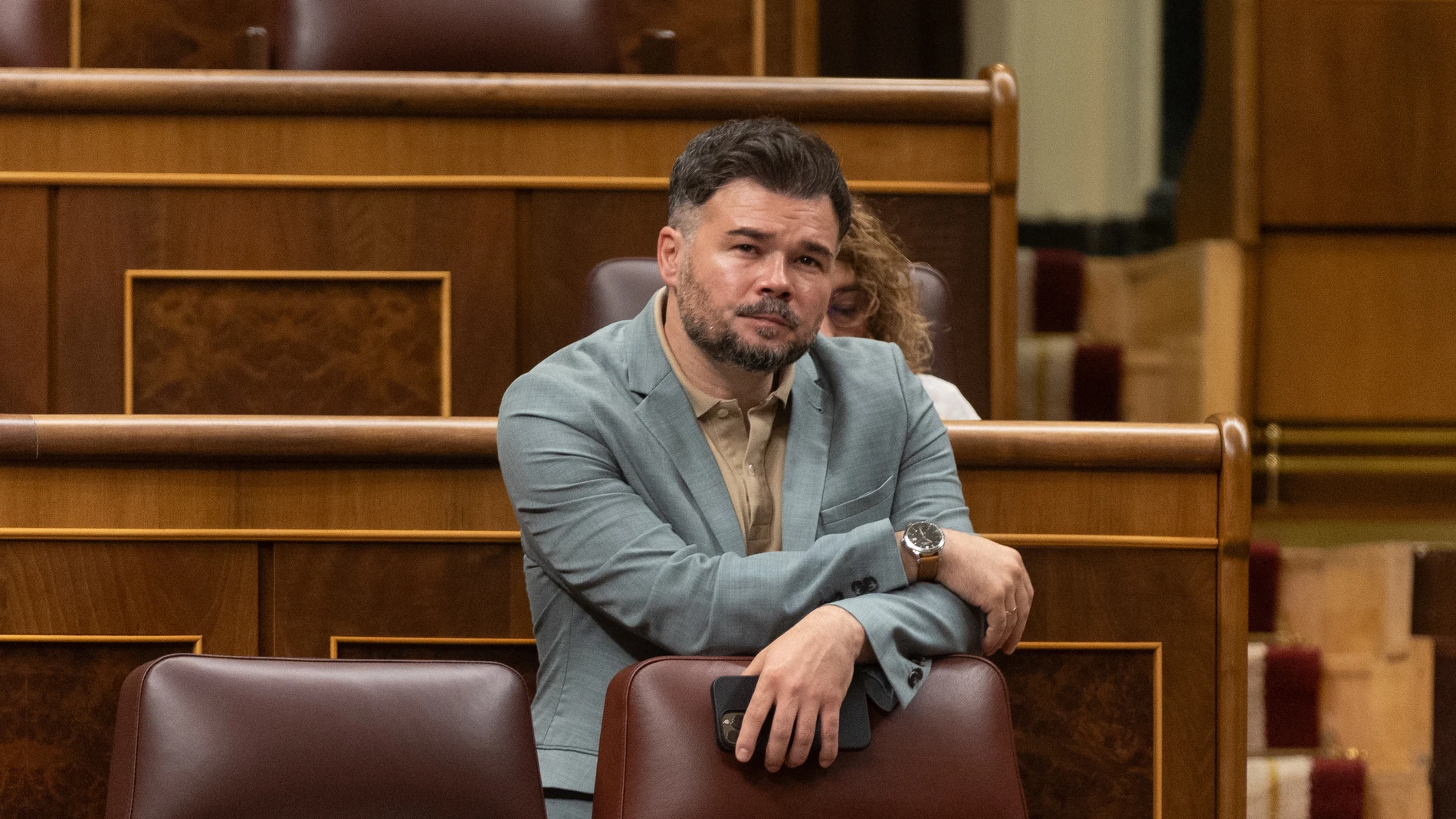 El portavoz de ERC en el Congreso, Gabriel Rufián, durante una sesión de control al Gobierno, en el Congreso de los Diputados, a 26 de junio de 2024, en Madrid (España). La financiación singular para Cataluña protagoniza hoy la sesión de control al Gobierno en el Pleno del Congreso, con preguntas de varios grupos parlamentarios tanto al presidente del Gobierno, como a la vicepresidenta primera y ministra de Hacienda. Además, el pleno ha estado marcado por el acuerdo entre el PSOE y el PP par...