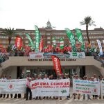 Protesta de las organizaciones sindicales a las puertas del Hospital Virgen del Rocío de Sevilla