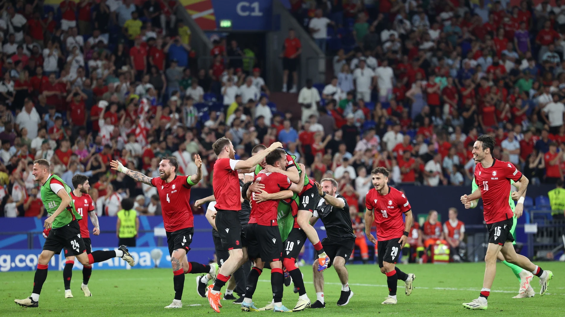 Gelsenkirchen (Germany), 26/06/2024.- Georgia players celebrate winning the UEFA EURO 2024 group F soccer match between Georgia and Portugal in Gelsenkirchen, Germany, 26 June 2024. (Alemania) EFE/EPA/MIGUEL A. LOPES