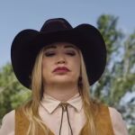 Belén Esteban se calza las botas de SkyShowtime y dispara a favor de "Yellowstone"