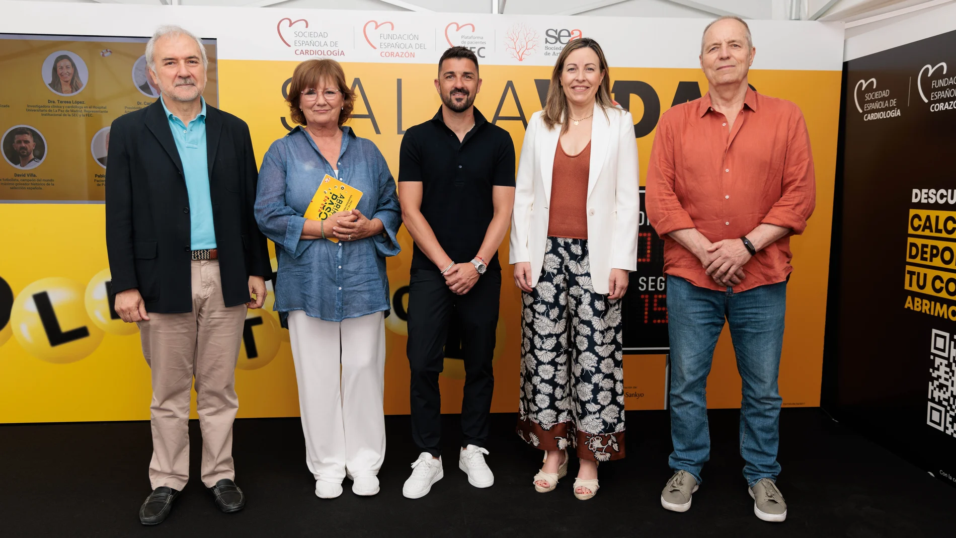 David Villa, junto a Olga Viza, Teresa López, Carlos Guijarro y Pablo Holst Nielsen