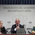 El delegado del Gobierno en Castilla y León, Nicanor Sen, presenta la Operación Especial de Tráfico con motivo de arranque del verano de 2024, junto al Jefe del Sector de Tráfico de la Guardia Civil en Castilla y León, Francisco Iturralde, y la coordinadora autonómica de la DGT, Inmaculada Matías.