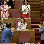 La alcaldesa de Valencia recibió un cariñoso aplauso de sus compañeros del PP