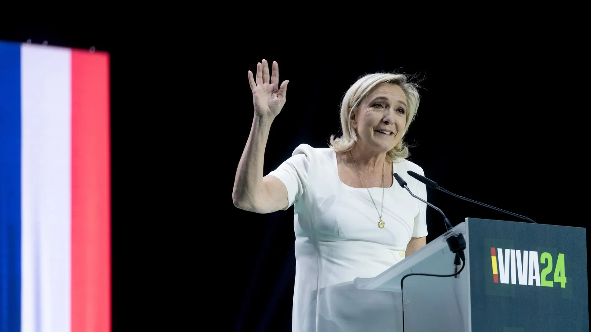 Francia.- Marine Le Pen atribuye un papel "honorífico" a Macron en el control de las Fuerzas Armadas