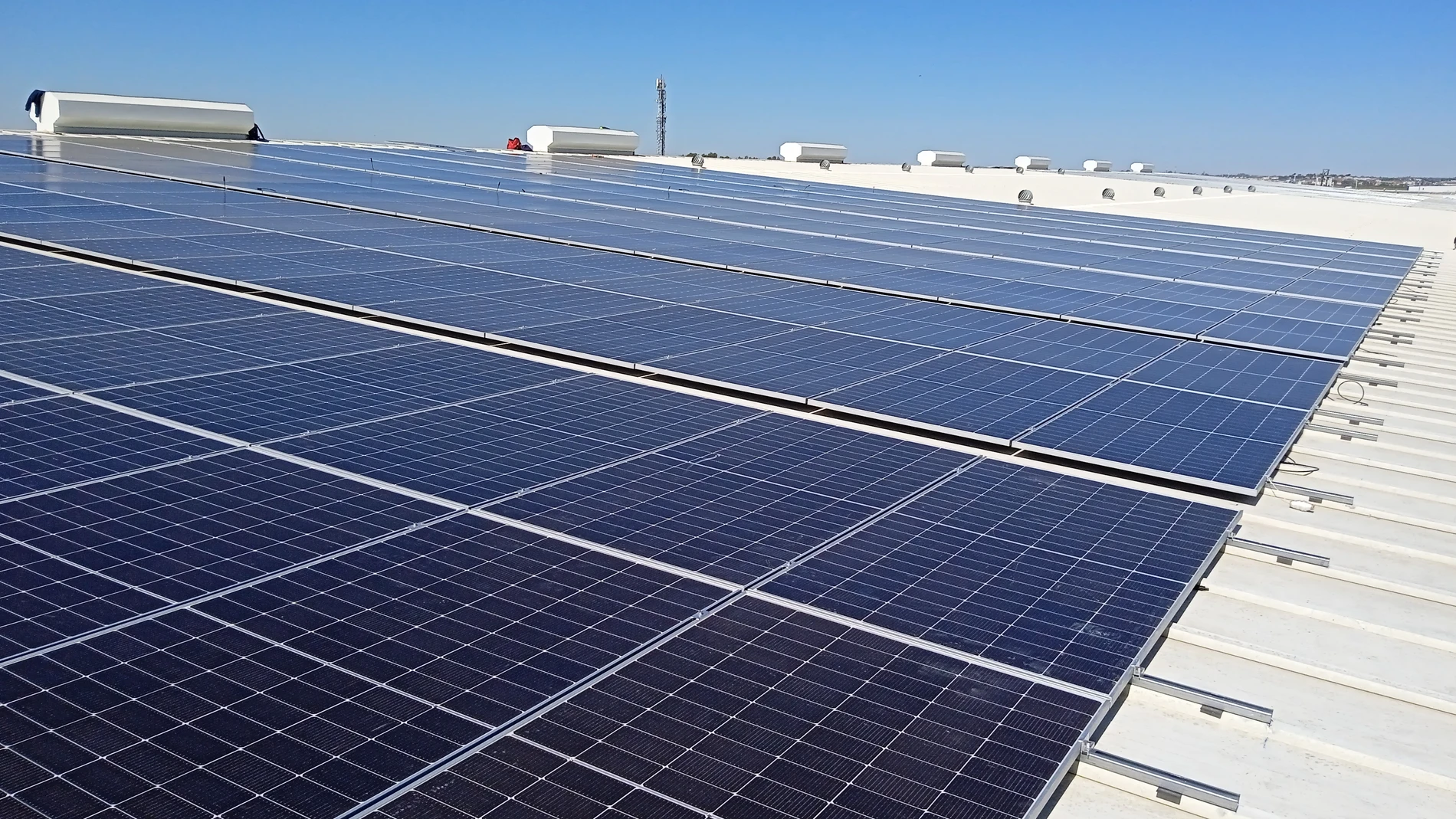 La energía fotovoltaica servirá para producir el hidrógeno verde