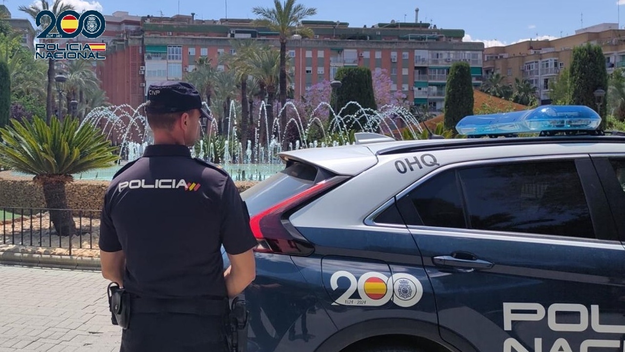 Un policía murciano podrá cobrar 500 euros al año en concepto de vestuario a pesar de trabajar de paisano