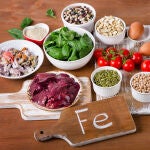 Legumbres, espinacas o huevos no deben faltar en la dieta