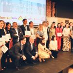 Imagen de los premiados, junto a miembros del jurado y la presidenta de Woman Forward, Mirian izquierdo