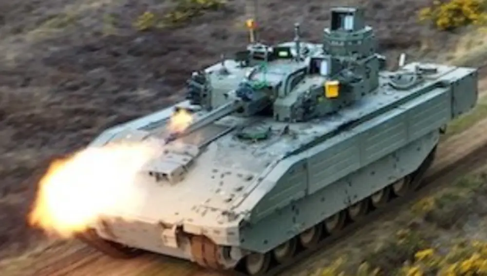 Tanque Ajax haciendo fuego con el sistema CTA 40.
