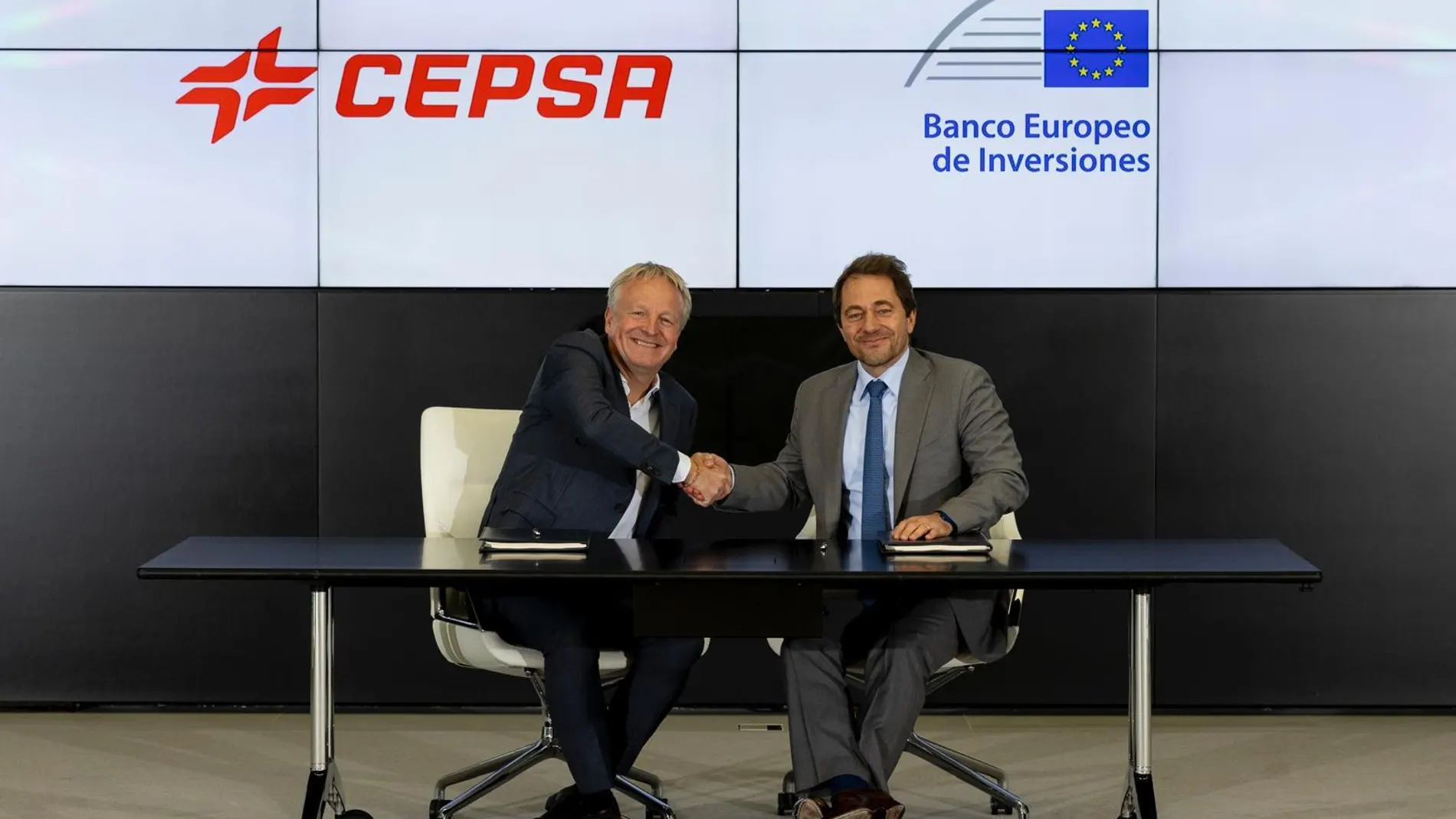 Un momento de la firma del acuerdo