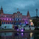 La Plaza de España de Sevilla, iluminada con la bandera Lgtbiq+ por el día del Orgullo