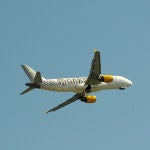 Avión de Vueling con el mensaje "Gracias" en inglés 