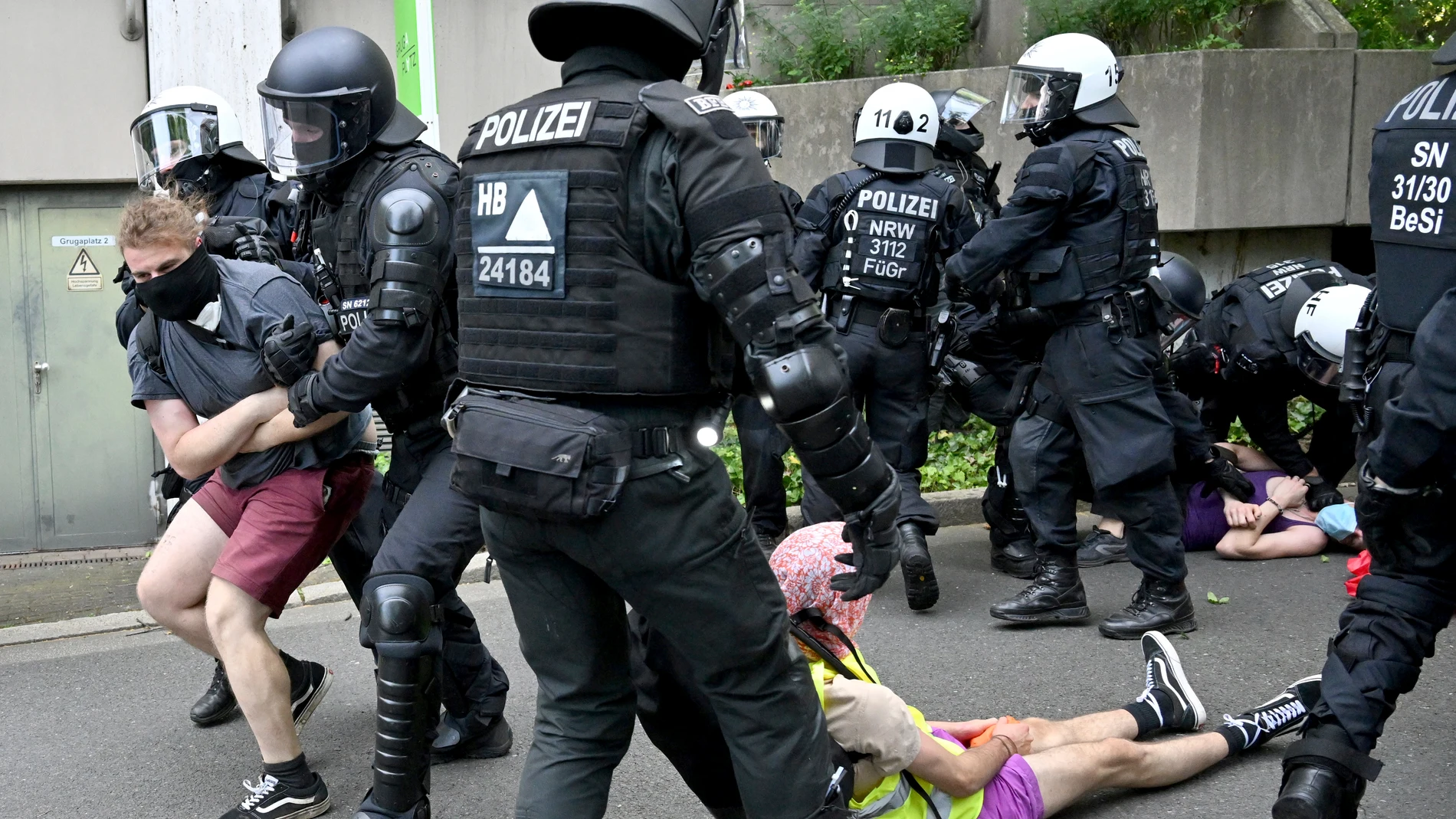 The police break up a sit-in blockade not far from the Grugahalle, in Essen, Germany, Saturday, June 29, 2024. The two-day national party conference of the AfD is taking place in the Grugahalle, including the election of the federal executive committee. Numerous organizations have announced opposition to the meeting and more than a dozen counter-demonstrations. (Henning Kaiser/dpa via AP)