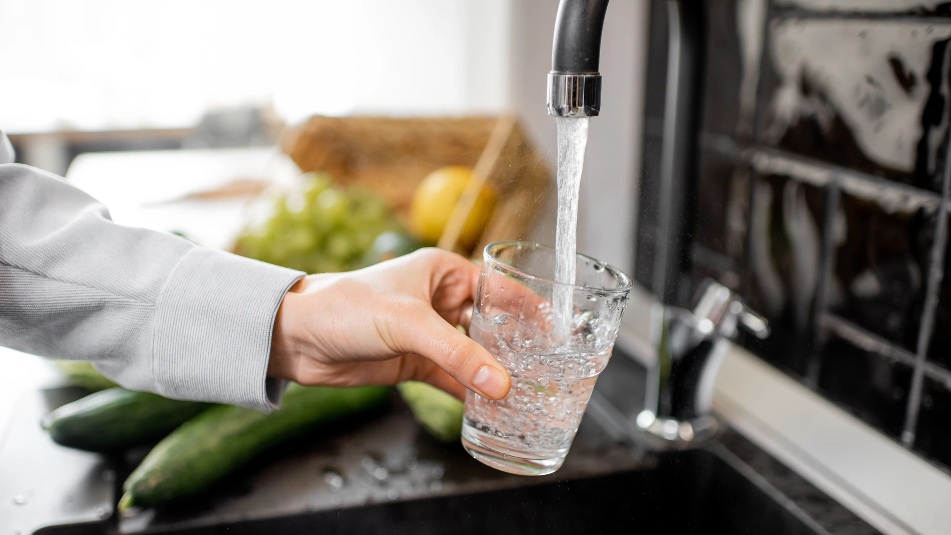 La OCU responde a la gran pregunta de cuál es la ciudad de España con mejor agua del grifo, en una lista donde valora su calidad y dureza