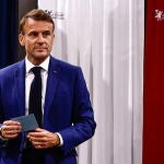 French President Macron votes in snap parliamentary elections