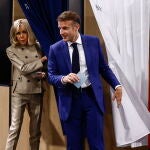 French President Macron votes in snap parliamentary elections