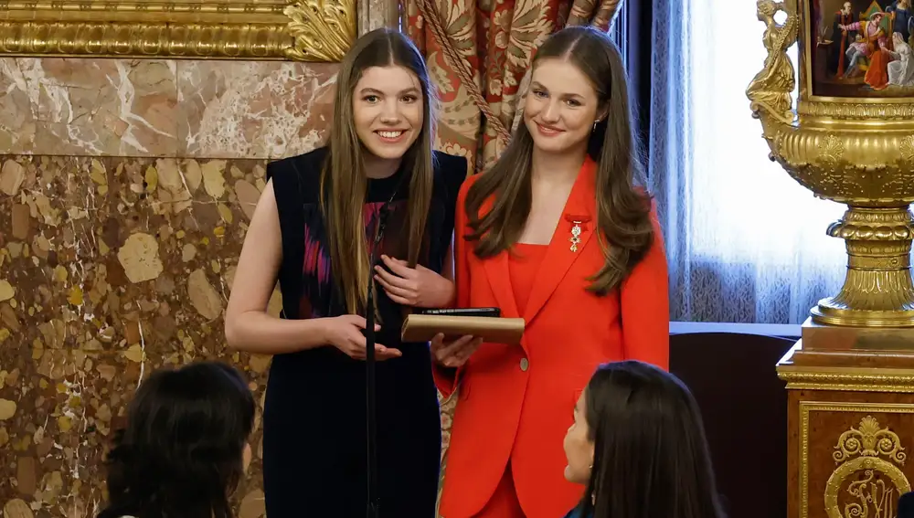 La infanta Sofía y la princesa Leonor
