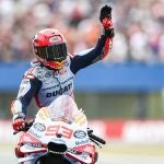 Marc Márquez saluda al público del Gran Premio de los Países Bajos