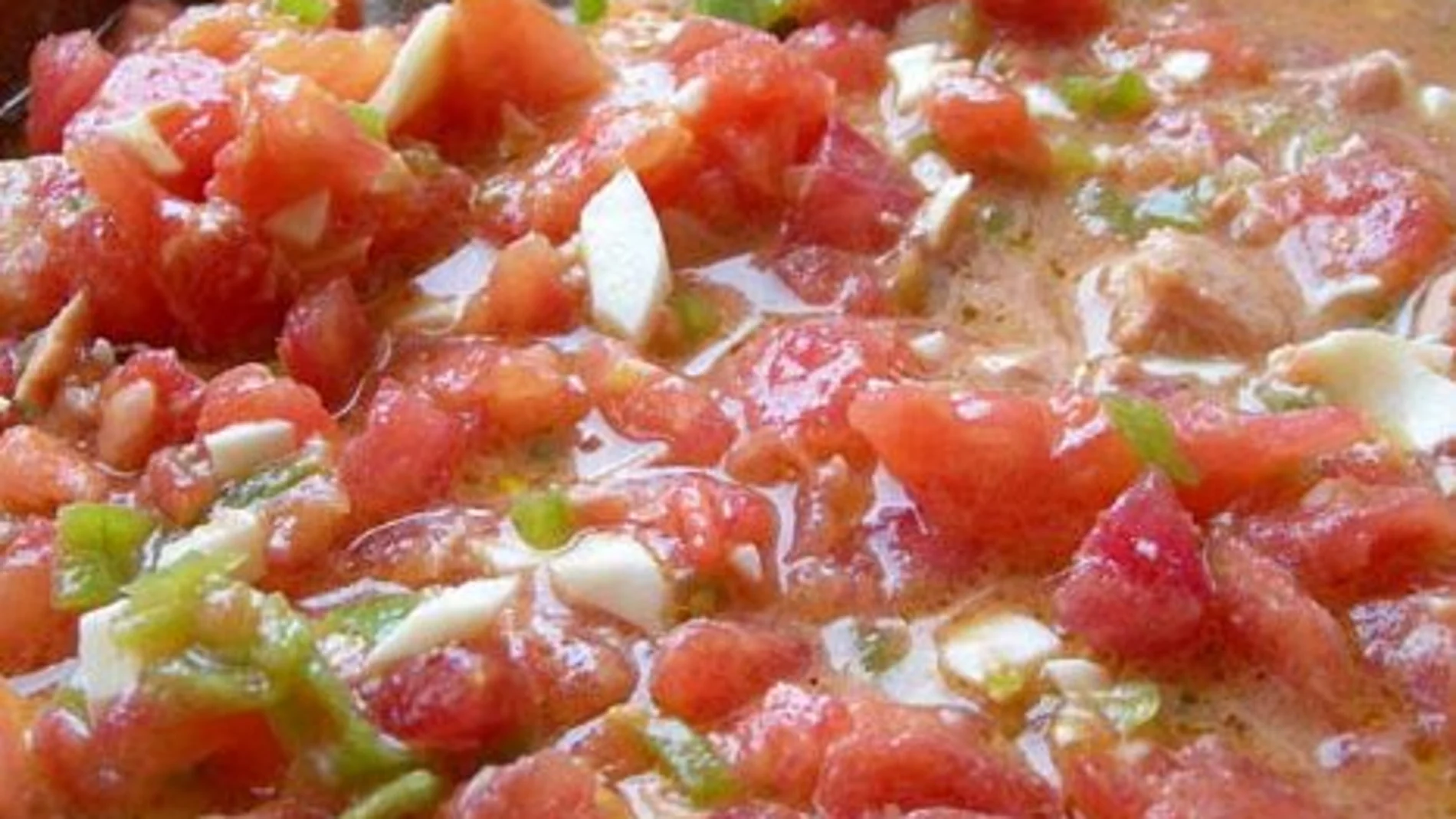 ¿Qué tiene la pipirrana y por qué es uno de los platos más populares de Andalucía?