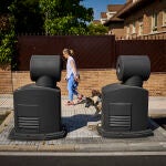 Majadahonda dispone de un sistema de recogida neumática de residuos. El ciudadano introduce las bolsas de basura a través de las compuertas o buzones de vertido situados en sus calles, que una vez llenos, son vaciados automáticamente bajo la supervisión del sistema inteligente de la central de recogida.