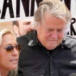 Steve Bannon reports to federal prison