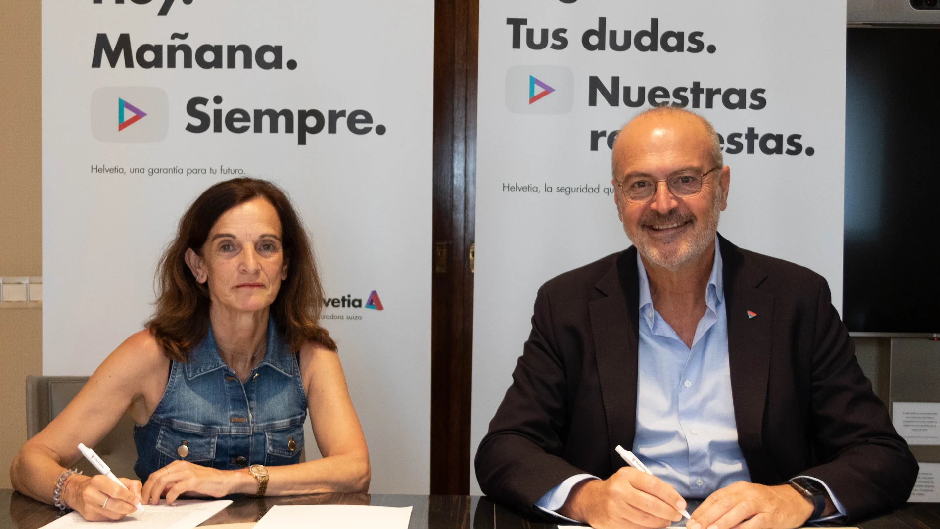 Íñigo Soto y Mertxe López firman la renovación del acuerdo de Patrocinio