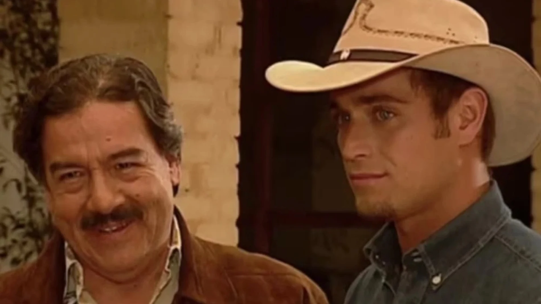 El actor junto a uno de los famosos hermanos Reyes