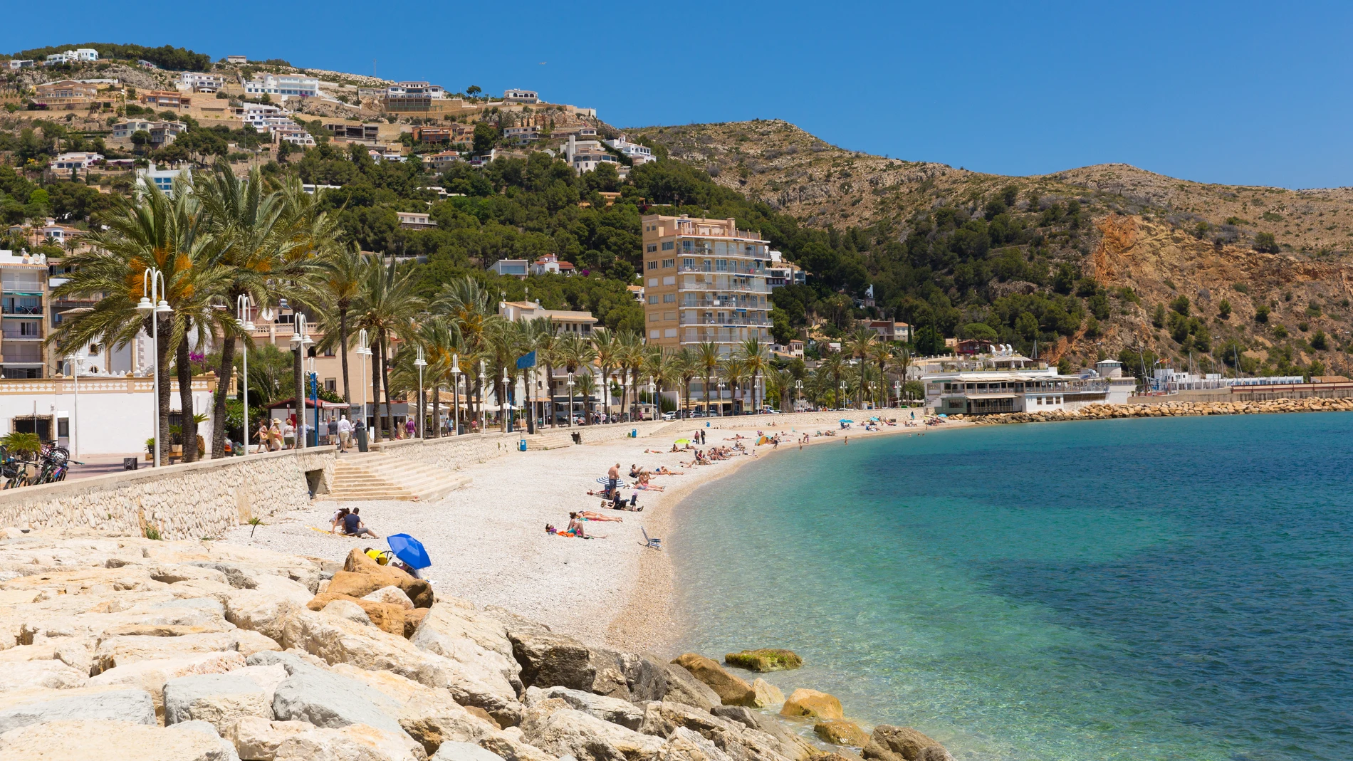 Benidorm, Mallorca, Canarias o Barcelona son algunas de las ciudades más visitadas de España, mostrando cómo el turismo es uno de los puntos fuertes de la economía española