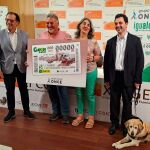 Ismael Pérez, Ana María Alonso, Josep Murgui presentan el cupón de la ONCE dedicado al Instituto Geológico y Minero