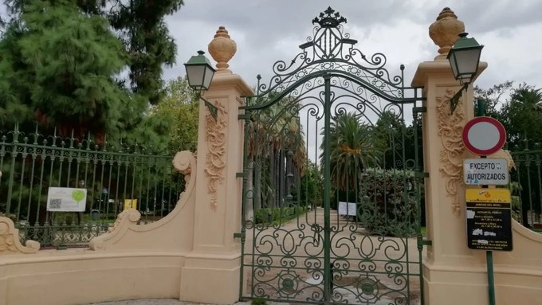 Valencia cierra sus parques y jardines por la alerta meteorológica