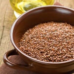 La linaza es un "superalimento", puesto que una gran cantidad de beneficios para la salud y nutrientes que ayudan a prevenir enfermedades o retrasar el envejecimiento, entre otros