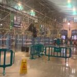 Paraguas dentro de la Estación del Norte, en Valencia