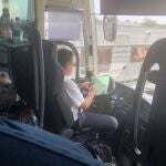 El conductor iba con el móvil en la mano 