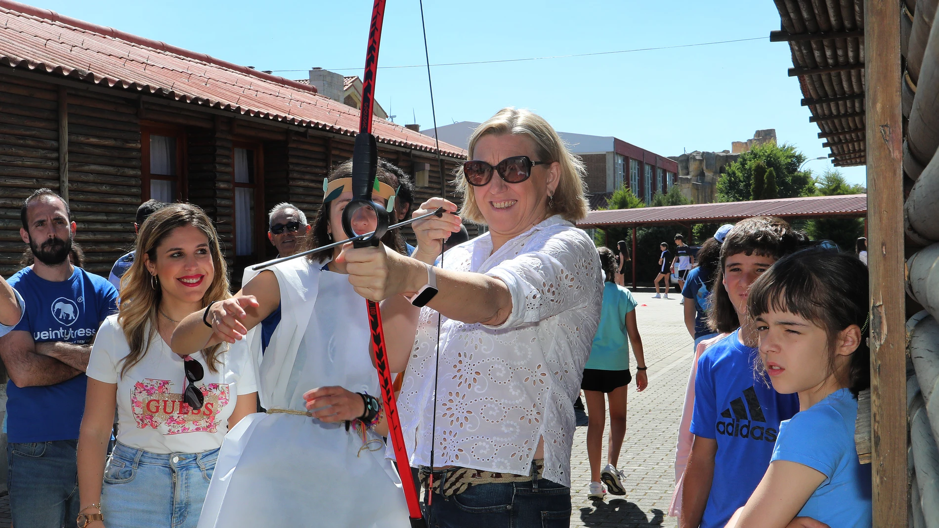 La vicepresidenta Isabel Blanco en el campamento que se celebra en La Roca en Palencia