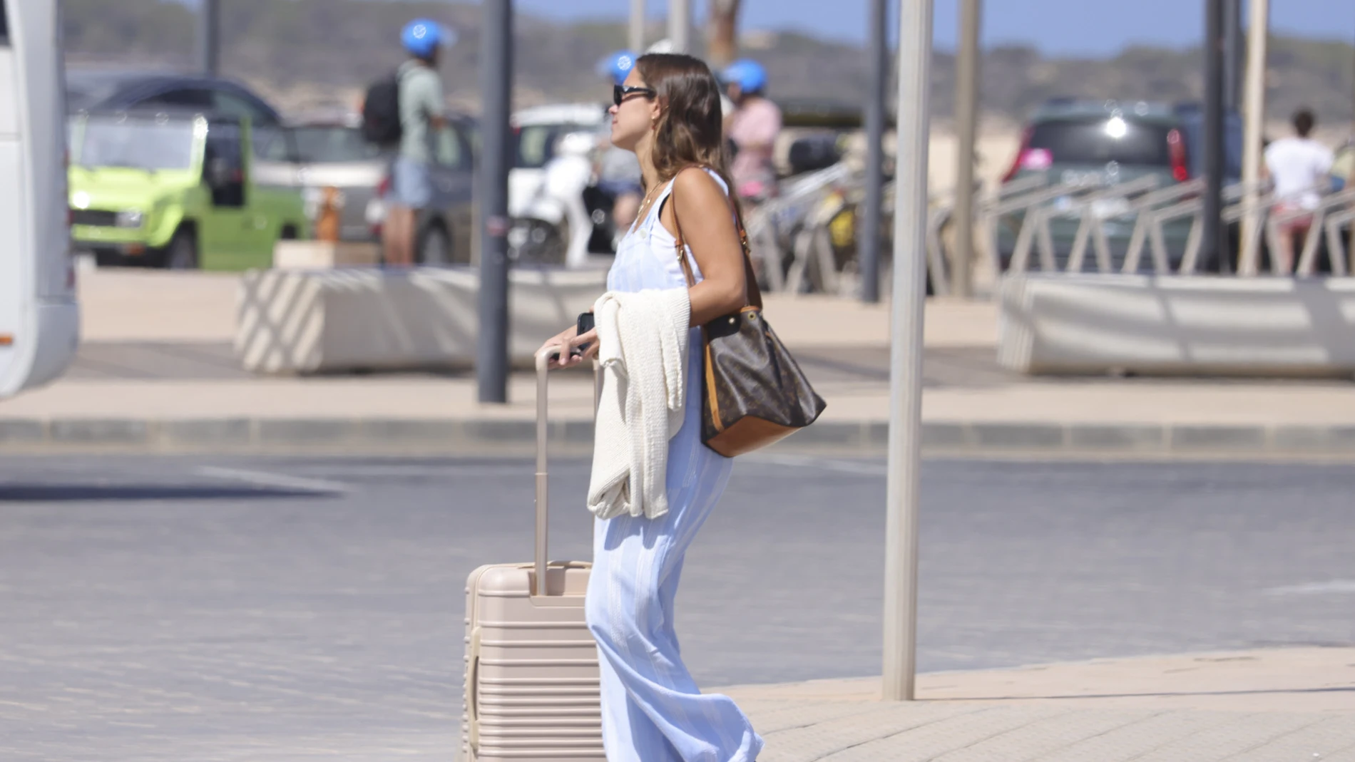 El look de aeropuerto de María Pombo.